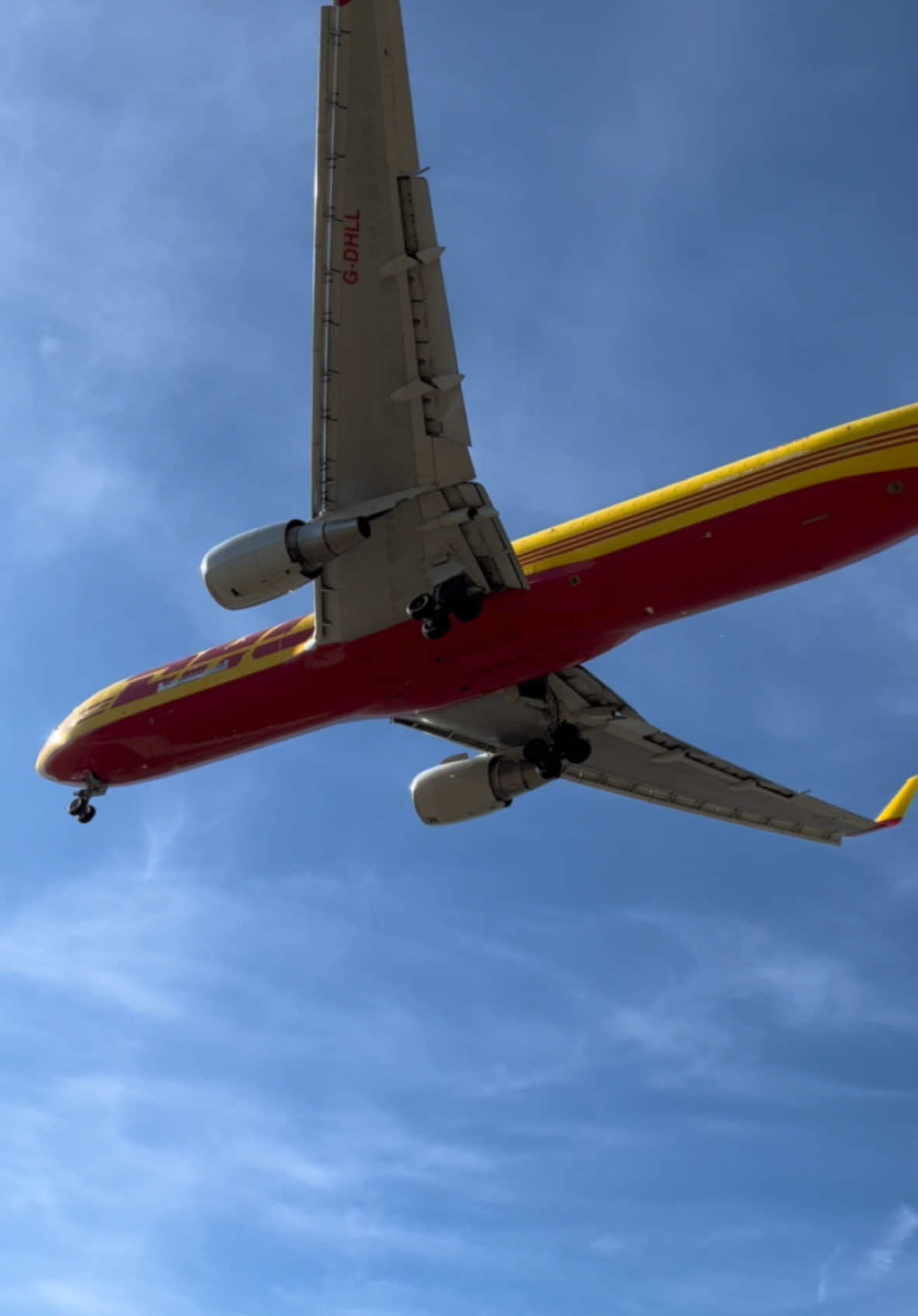 DHL Boeing 767F delivering sunshine ☀️#heathrow #planes #aviation #fyp #boeing 