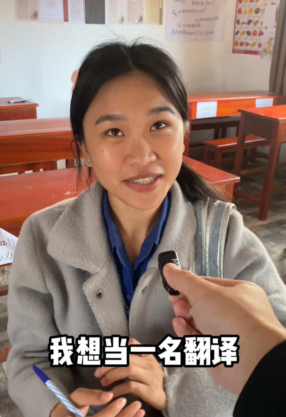 今天放学后突然发现教室里还有一个女生在学习。#南塔省寮龚华文学校 #校园采访 