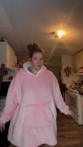 Im in love with this blanket hoodie!! #tiktokshop #spotlightfinds #bkankethoodie #holidayhaul #foryou #foryouu 