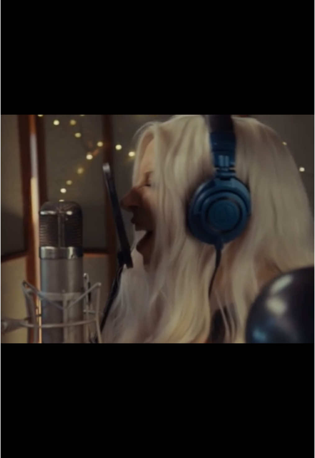 „Santa Is Coming To Town” by Lady Gaga! @ladygaga @Haus Labs by Lady Gaga  #ladygaga #carpoolkaraoke #santaiscomingtotown 