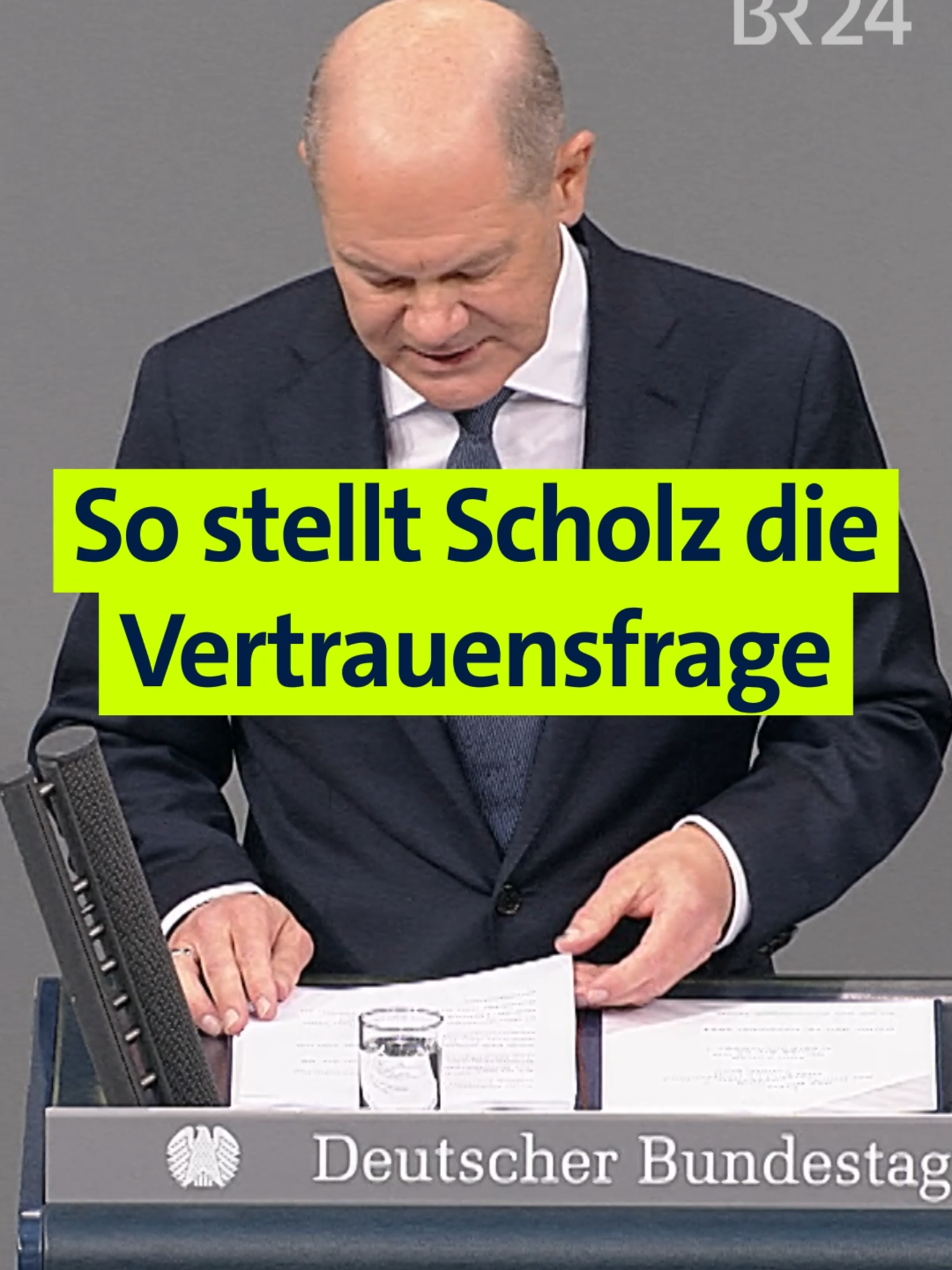 Bundeskanzler Scholz (SPD) hat gerade im Bundestag die Vertrauensfrage beantragt, um eine vorgezogene Bundestagswahl am 23. Februar 2025 herbeizuführen. Abgestimmt wird gegen 15.30 Uhr. Es wird davon ausgegangen, dass Scholz die Vertrauensfrage verliert. Er schlägt dann nach Artikel 68 Grundgesetz Bundespräsident Frank-Walter Steinmeier vor, den Bundestag aufzulösen. Laut Grundgesetz muss die Neuwahl innerhalb von 60 Tagen nach Auflösung des Bundestags stattfinden. #Ampel #bundesregierug #Scholz #Vertrauensfrage