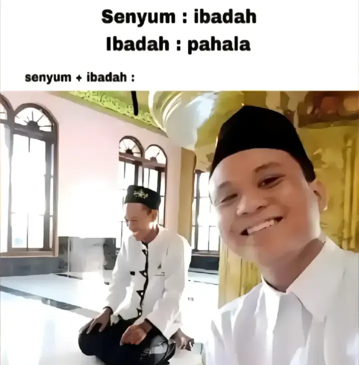 senyum ketika solat boleh asal jangan bersuara ya teman teman 😊😊