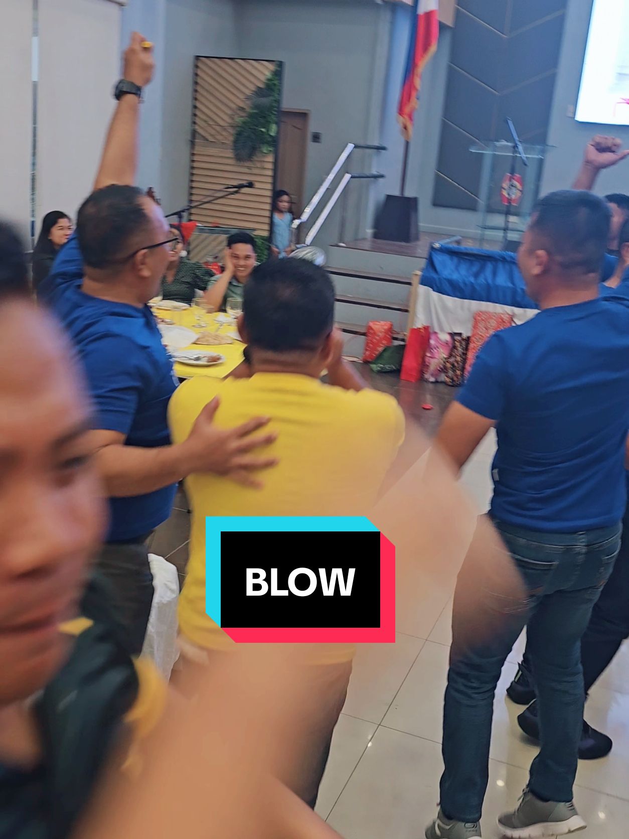 sa ngalan ng 1.5k divided by 10.😂 (name reveal pohwz ate!)🤩 #christmasparty #christmaspartygames #fungames #tiktokph 