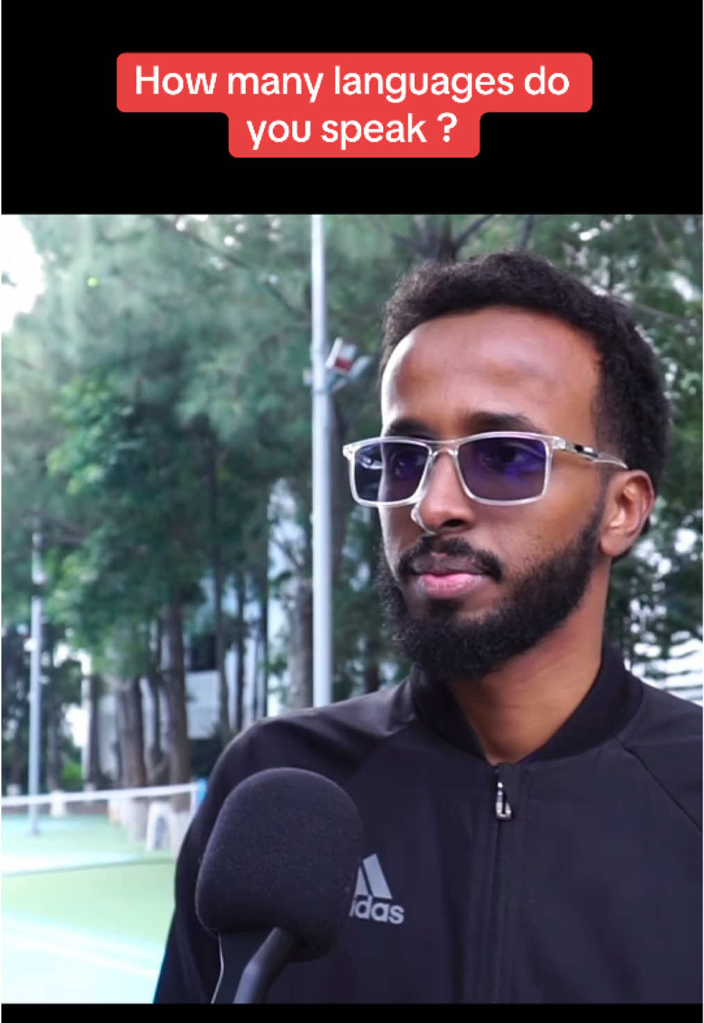 How many languages do you speak ? #somalia #pakistan #streetinterview 