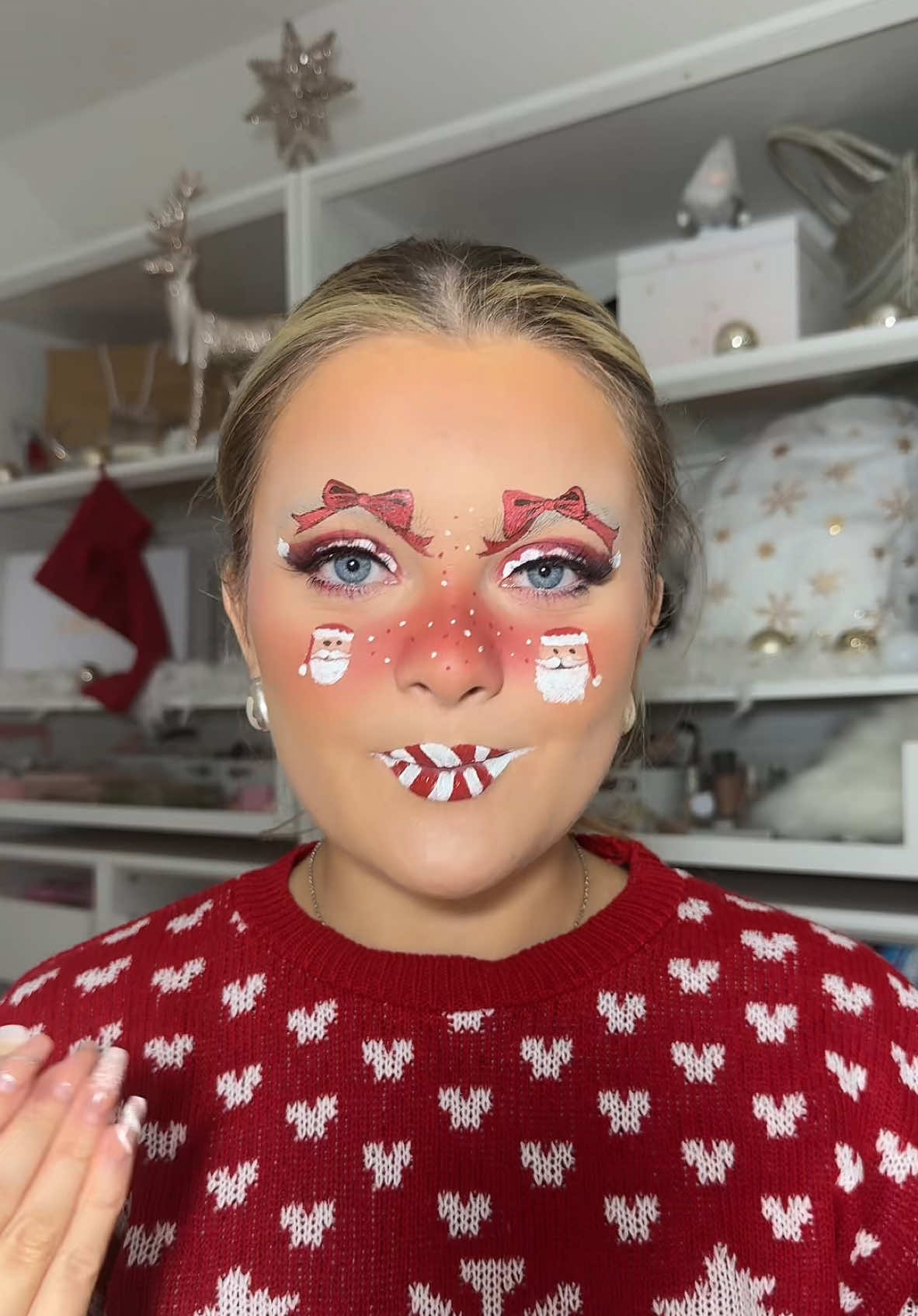 AD Letting chrismtas makeup filters choose my makeup! 🎅🏼  Products used: @nyxcosmetics_uk epic wear liners in brown, white and red @NYX Professional Makeup serum concealer  Nyx colourful eyeshadow palette 