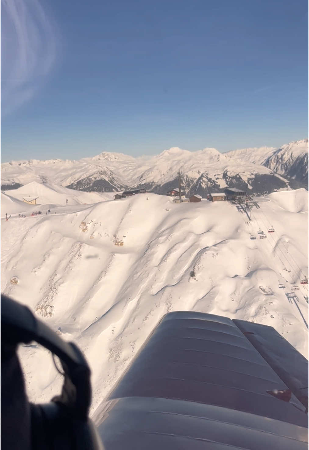 Paradis blanc 😍 #pilot #pilotslife #aviation #aviationlovers #aviationdaily #snow #meribel #mountainpilot  #jodel #mousquetaire 