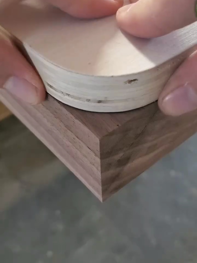 We've cut these radius corners on table tops a few different ways. But if you want them perfect this method works great. A simple template and a few router bits. Although a big old compression router bit would make this easier but I don't have one 😁😁😁 That's one of the things I love about woodworking and custom table making. There's always more than one way to accomplish a task. Find what works for you with the tools and skills you have available 👍 #woodworking #woodshop #woodwork 