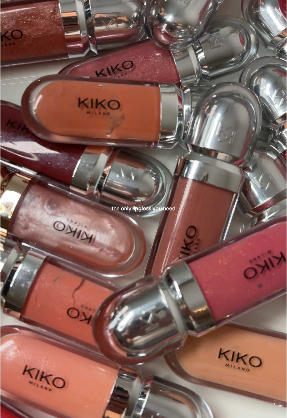 i think it’s pretty obvious what my favourite lipgloss brand is 🤝🏽 @KIKO Milano 3D hydra lipgloss is that girrrrl ✨  #kiko #kikomilano #kikogloss #3dhydralipgloss #lipcollection #makeupvanity #makeup #makeupcollection #gloss #makeupaddict #viralmakeup 