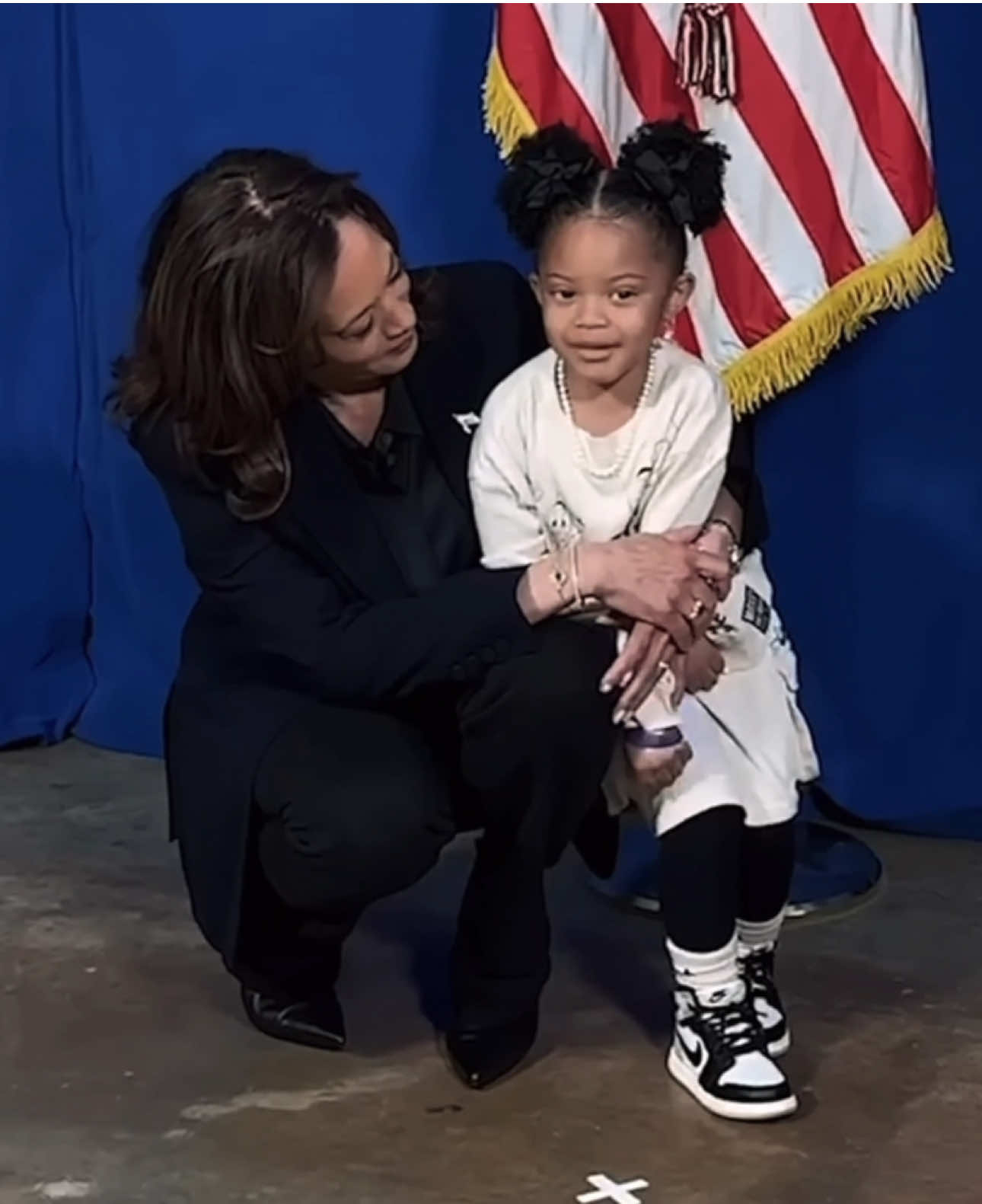 Please she is so good with kids 🥹💙 [#kamalaharris2020🇺🇸💙 #kamala #kamalaharrisedit #kamalahq #kamalawalz #democrats #usatiktok🇺🇸 #usa🇺🇸 #harris #harriswaltz2024💙💙💙 #fyp #fypシ #foryoupage #kamalamamala #mamala #whenwefightwewin #democrats #democratic #democratics #kamalaforthepeople #kamalaharrisedits #viraltiktok #viralvideo #viral #xyzbca #vpkamalaharris #mypresident #elections #omgpageedit ] 