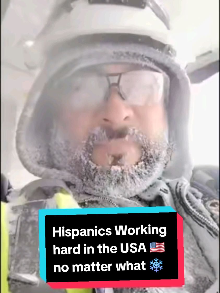 Hispanics Working hard everyday, anywhere... no matter what 💪  #trabajandoenlanieve #workinginthesnow #snowstorm #winterwork #winterstorm #trabajandoenusa #workinusa 