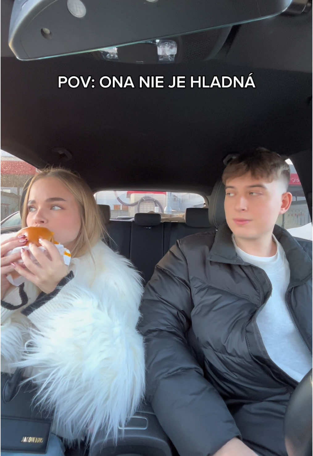 Označ niekoho kto ti vždy zje tvoje jedlo😂🍔 #fyp #zeny #vztahy #crazygirlfriend @sofik 