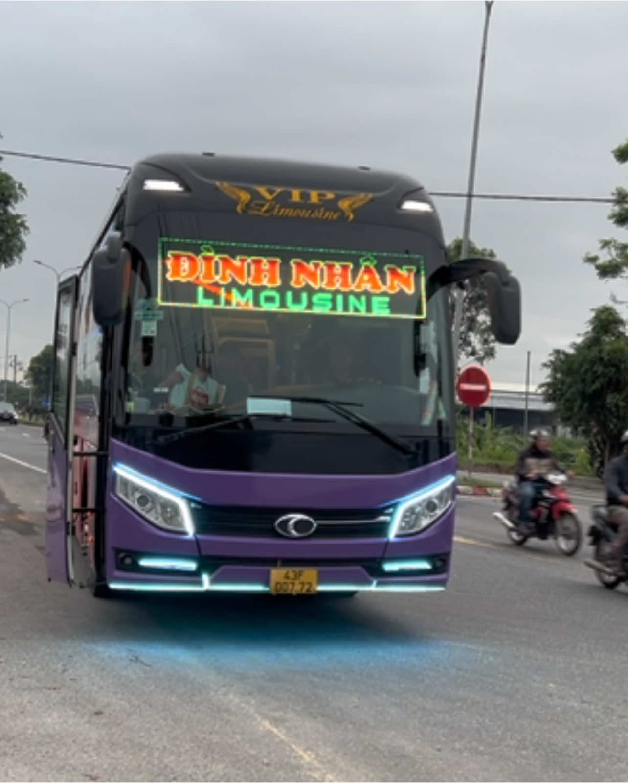 Đình Nhân Limousine Đà Nẵng - sài gòn - Tây Ninh #xekhachvn #kenhxekhach #đà_nẵng #sàigòn #tâyninh #thacobus #thacomobihome #christmas 