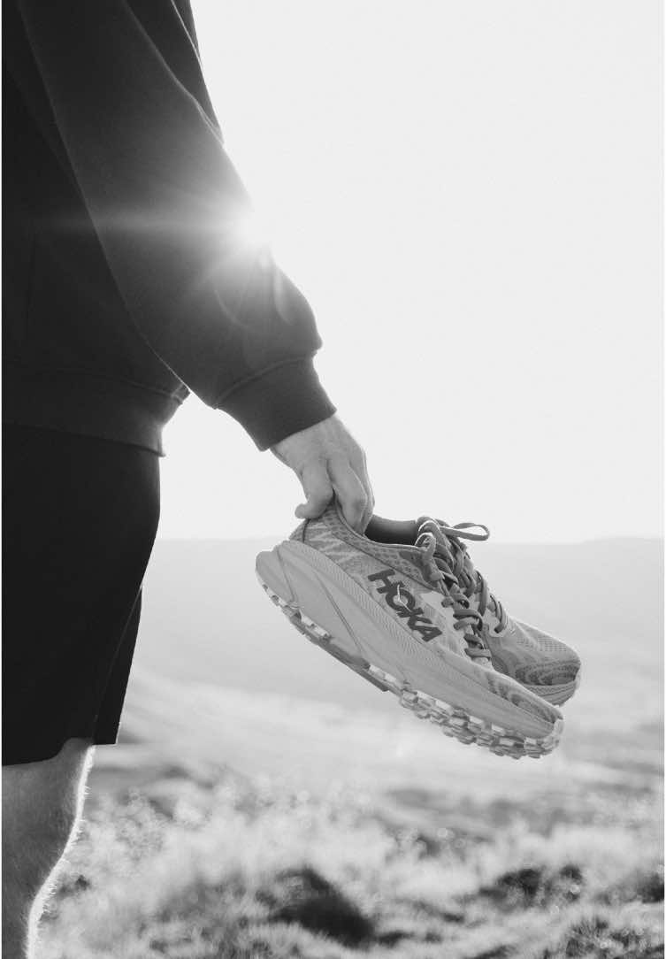 summer lifestyle photography in the peaks with @R A F E  🌞 📸 #hoka #hokashoes #vaga #peakdistrict #peakdistrictnationalpark #outdoorlifestyle #lifestylephotography 