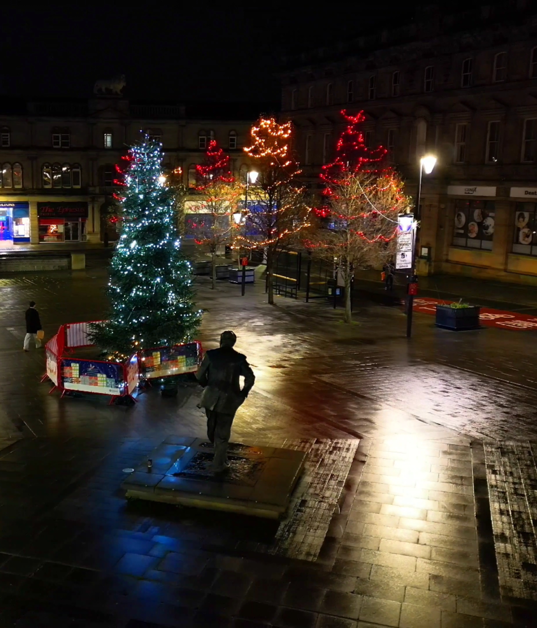 Huddersfield at Christmas #Yorkshire #Huddersfield #Westyorkshire #stgeorgessq #christmas 