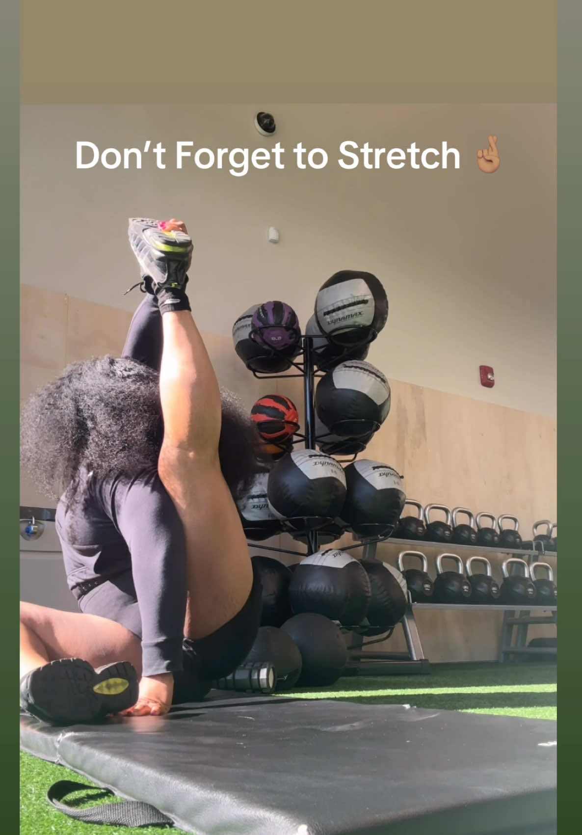 Stretch not Stress ##fitnessmotivation #mondaytherapy #stretching #luther 