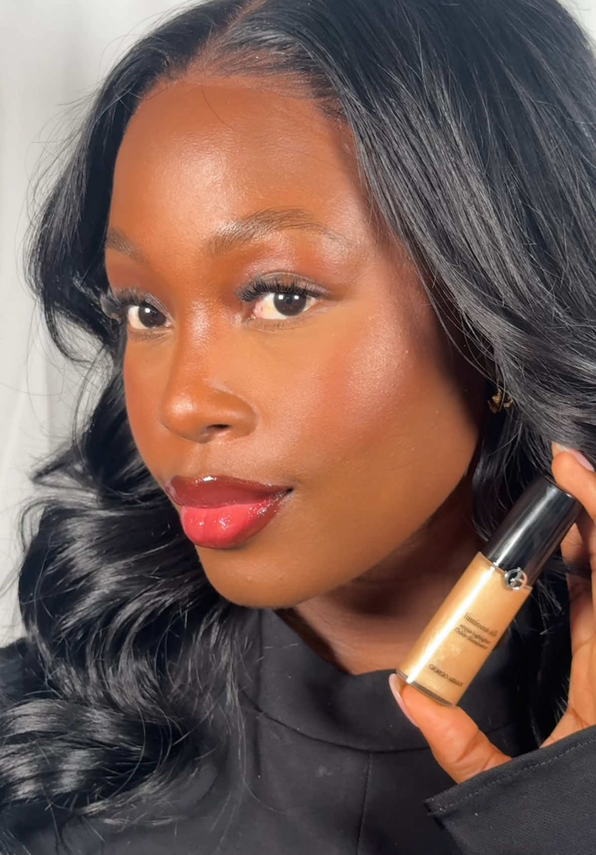 Trying out the @Armani beauty Luminous Silk Acqua Highligher in the shade 2 and I have to say I love it! ✨✨Subtle but effective! #makeuptransformation #highlighters #giorgioarmani #blackgirlmakeup #makeuptutorials 