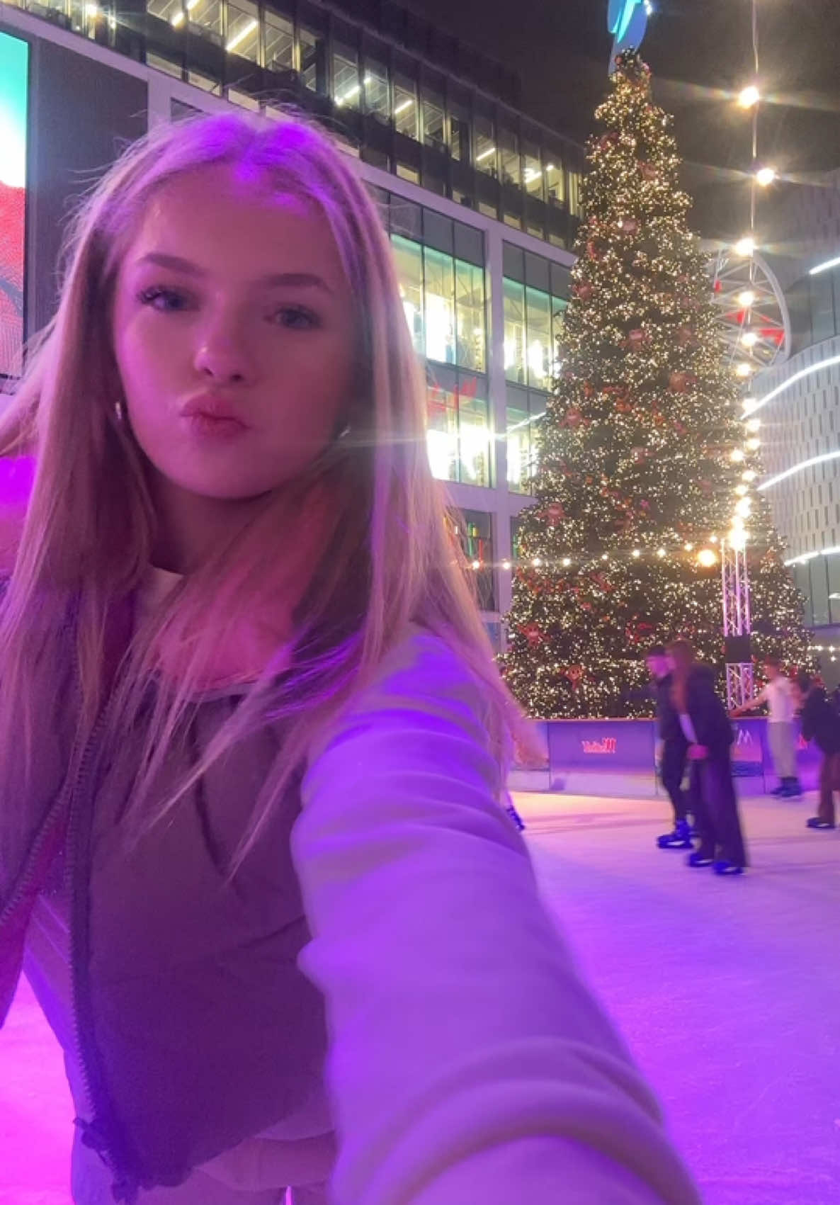 2020 vibes #throwback #2020 #christmas #christmastree #IceSkating @JuicyCoutureUk @ZARA @Louis Vuitton 