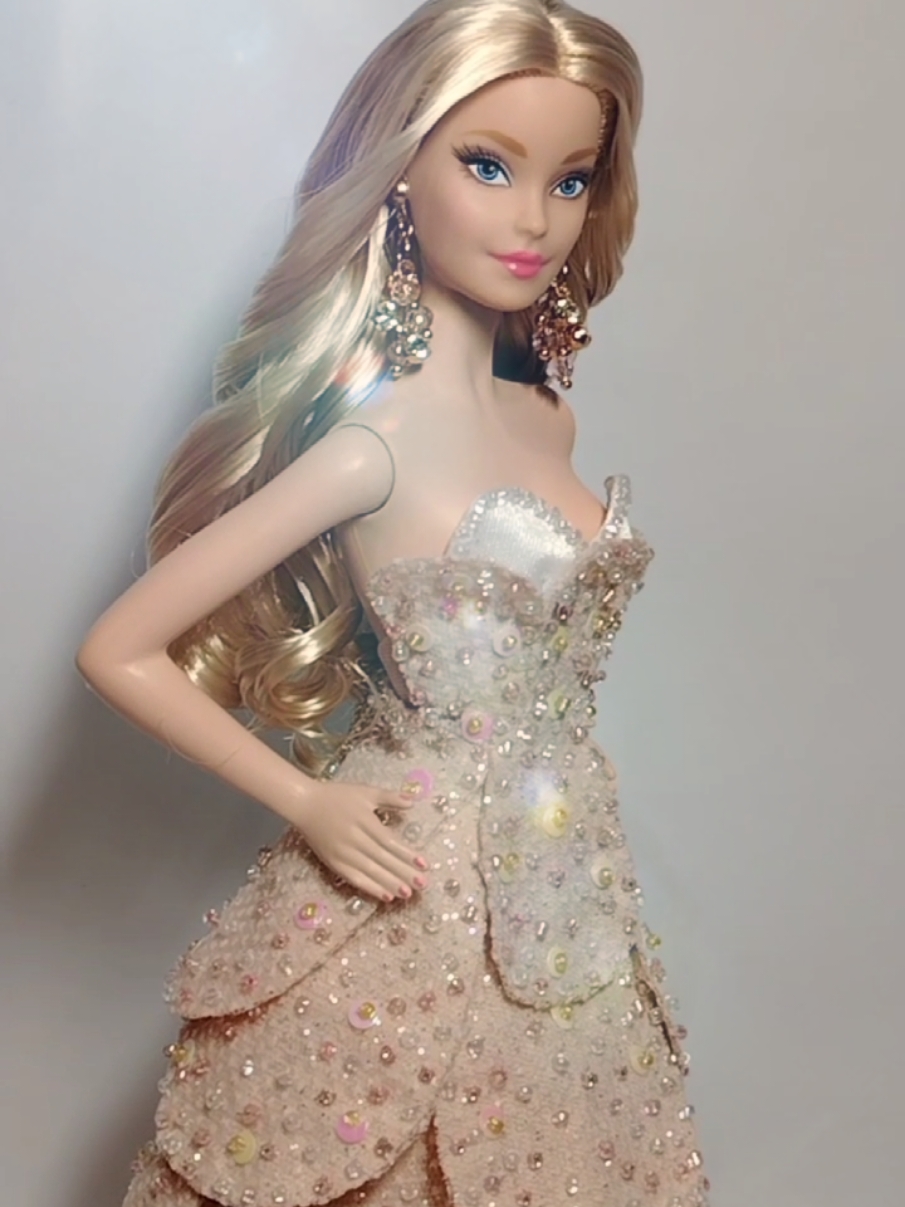 #barbie #gown #barbiedoll #hautecouture #barbiemodel #barbiemodelmuse #barbiemodelmusedoll  #barbietiktok #vestidobarbie #barbievestido #viral_video #fypp 