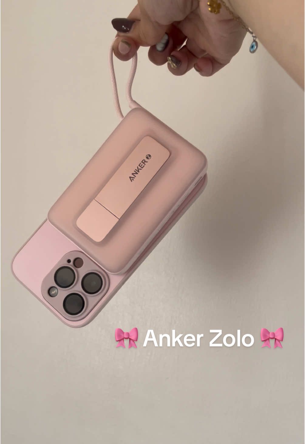 The color is just 😙👌🏻  #pink #coquette #anker #ankerzolo #wirelesscharger #magsafe 