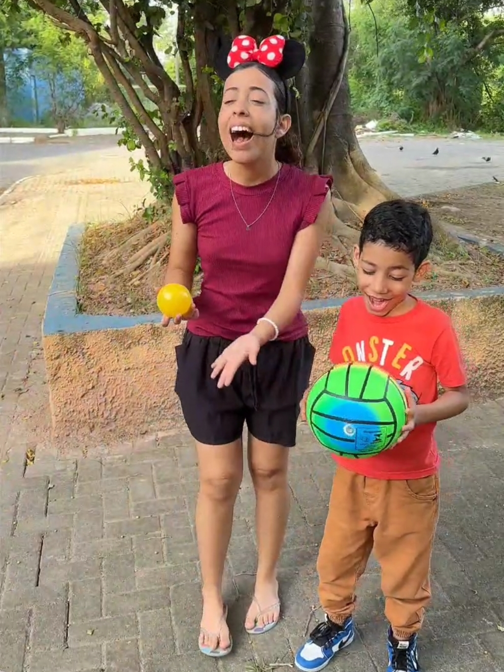 Não quero a bola pequena mamãe 😡🥴😳🚀🌈👧🏻👶🏻😂😉 #trending #viralreels #viral #reels #comedy #funnytiktok #viralreelsシ #reelsinstagram 
