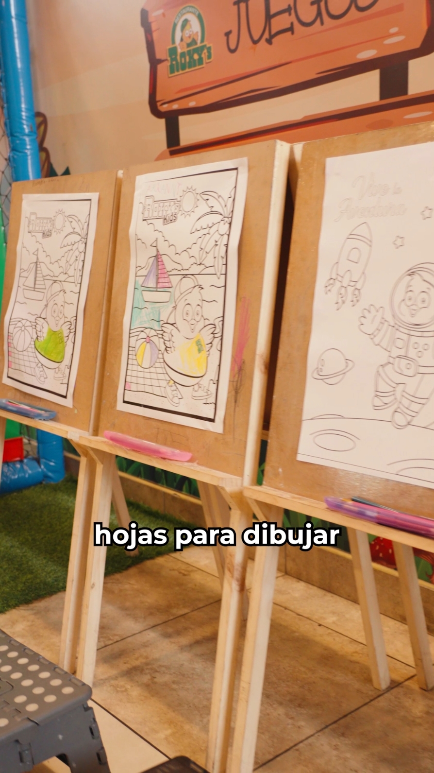 Los más pequeños pueden divertirse pintando en Roky's 🐥 Recuerda que podrás encontrar nuestra zona de dibujo en locales seleccionados ✨️ #rokysperú #polleriarokys #rokysperu #rokys #zonadejuegos 