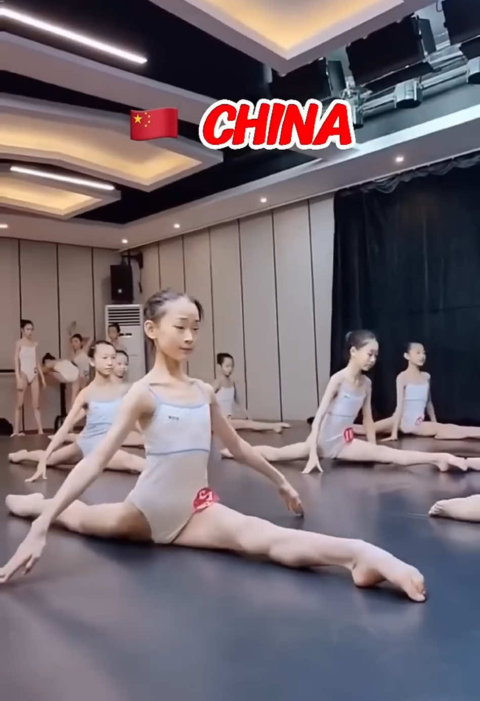 Une compilation des CHINE 🇨🇳 VS FRANCE 🇫🇷 Des idées des prochains pays à défier en souplesse avec mes élèves en 2025 ? 😁 #souplesse #flexibility #stretch #flexibilitytraining 