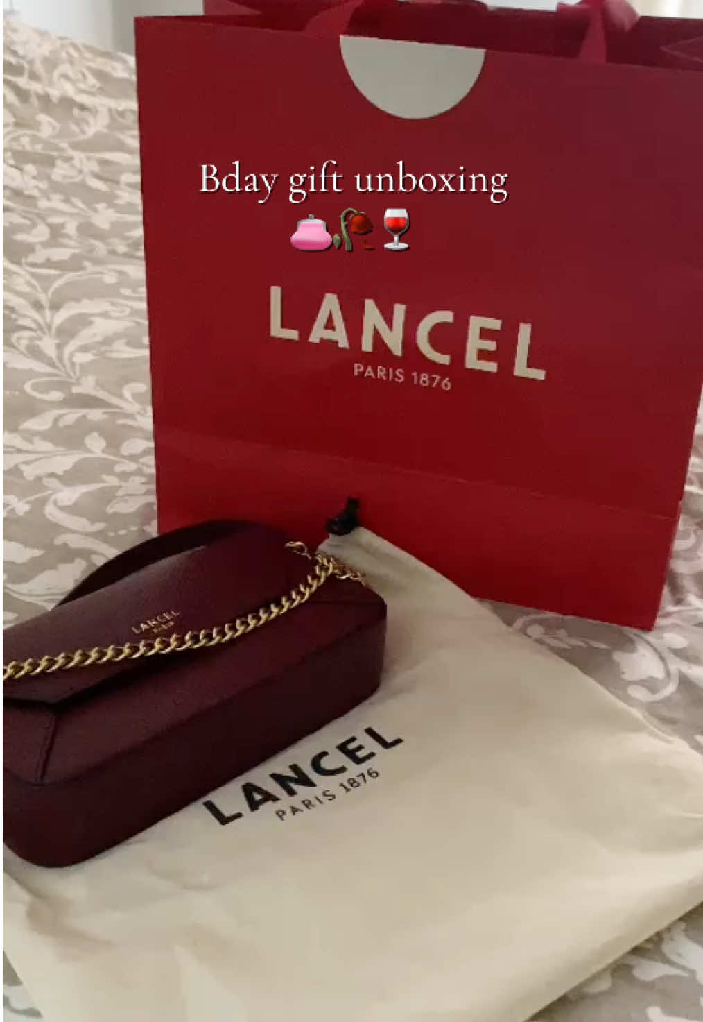 LA couleur de cet hiver, on est d’accord ? ✨🥀 @LancelParis #lancel #bdaygift #gift #unboxing #fyp #foryou #pourtoi #pourtoii #bagunboxing #birthdaygift #lancelparis #purseunboxing #trendy #viral #giftunboxing #luxurybag #unboxingaddict #fashion #fashiontiktok #baglover #birthdayvibes 