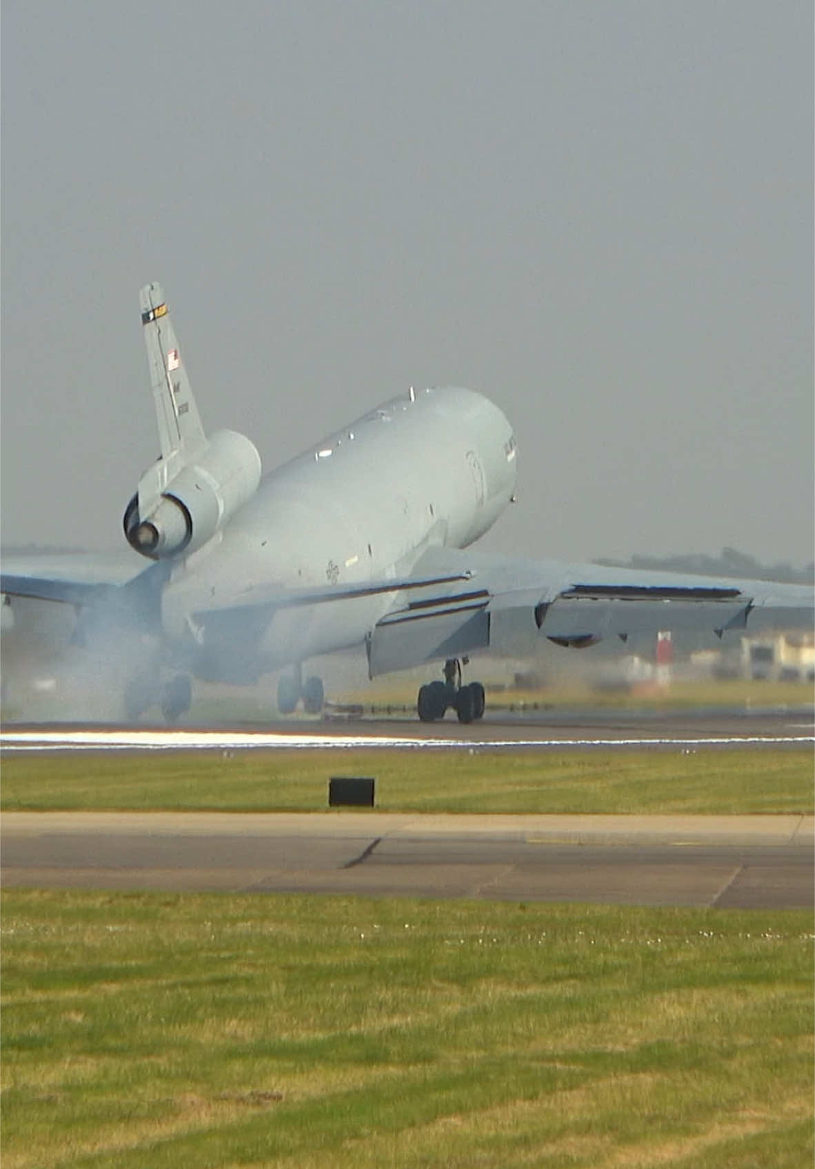 DC-10 (KC-10 Extender) makes a smokey touchdown. No longer in service, this three holer was a beast! #dc10 #kc10 #airforce #fyp #pilot #usaf #mildenhall 