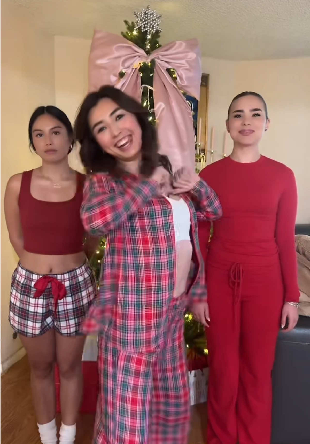 happy holidays from yours truly @jayka noelle @annagillins #dance #trendingdance #christmas #xmasvibes #xmaspjs #fashionista #TikTokFashion #viral #foryou #fyp 