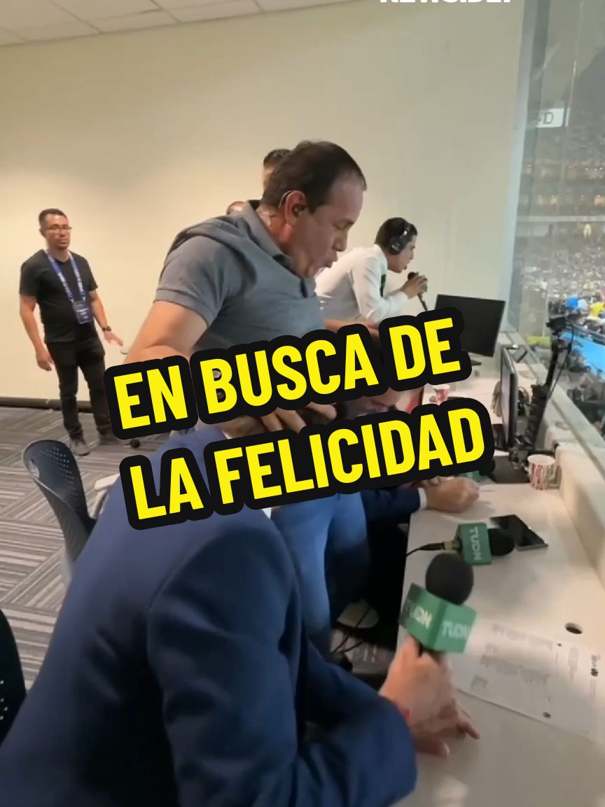 Entérate del lado cómico y sarcástico de las #noticias en #México y el #mundo. El diputado federal Cuauhtémoc Blanco celebró el tri campeonato del club deportivo América. #Newsidly #Comedia #News #Humor #Latinoamérica #Política 