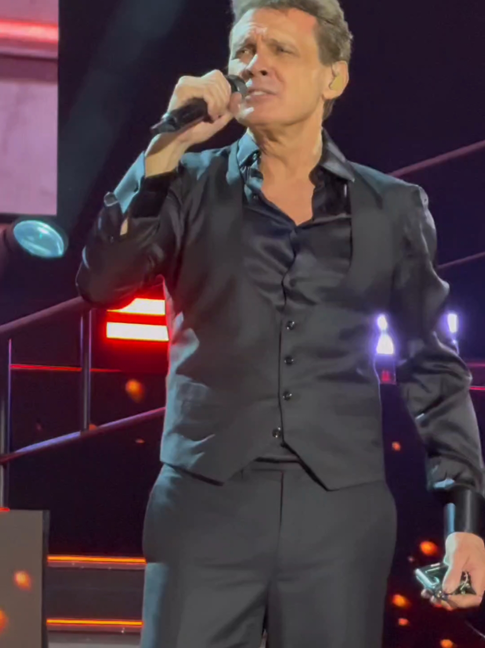 Luis Miguel - La Incondicional . . . #luismiguel #laincondicional #concierto #elsoldemexico #letras #lyricsvideo #lovestory #livemusic #tu #parati #fyp #THERETURN 