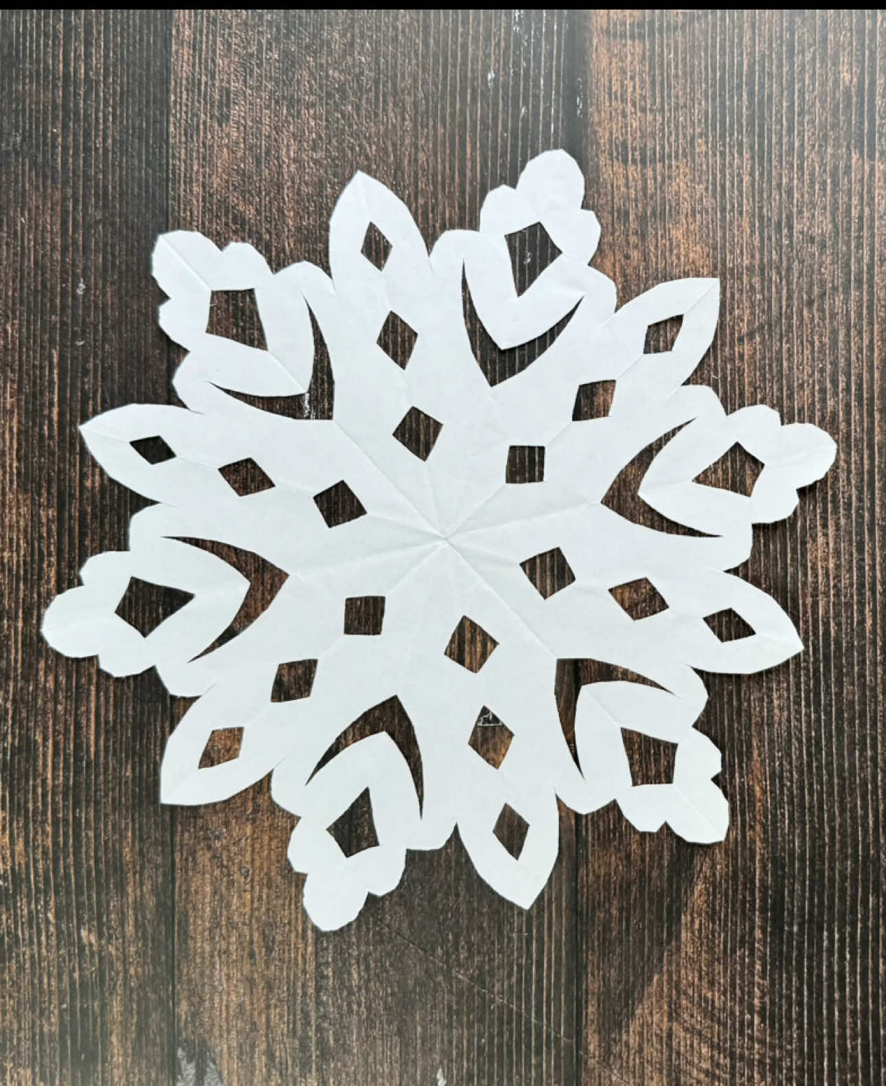 How to make easy and beatuful Snowflake out of paper❄️ #DIY #christmas #howtomake #craft #snowflakes #papersnowflakes 