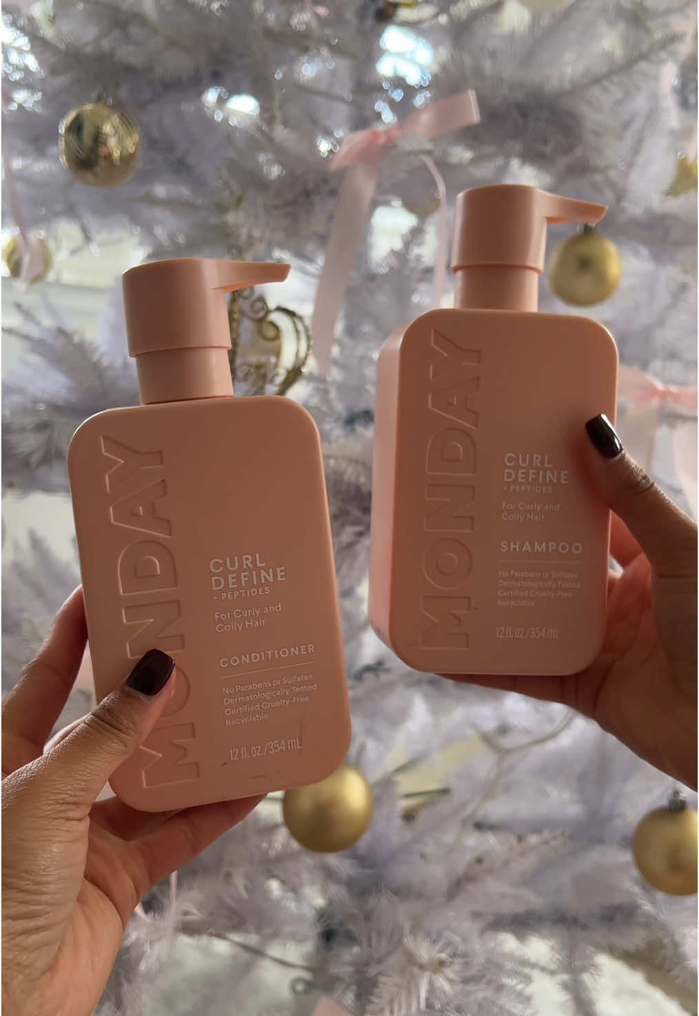 🎄✨ ‘Tis the season to treat your curls. Shop @MONDAY Haircare Curl Define collection @Ulta Beauty ❤️ #mondayhaircare #ultabeauty #holidayhair 