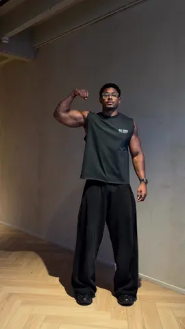 All black gym fits >>>>