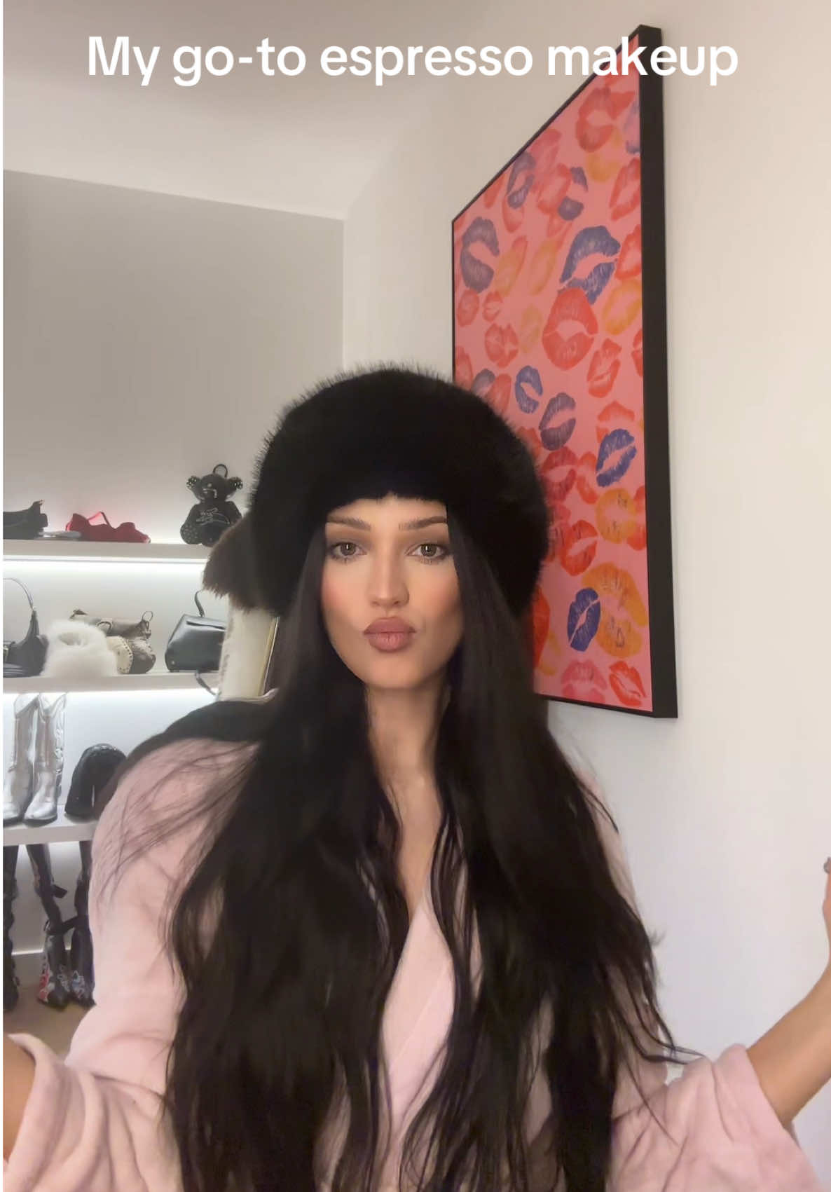 Effortless makeup for my nrown eyed babes #browneyesmakeup #espressomakeup #browmakeup #furhat #darkfemininemakeup 
