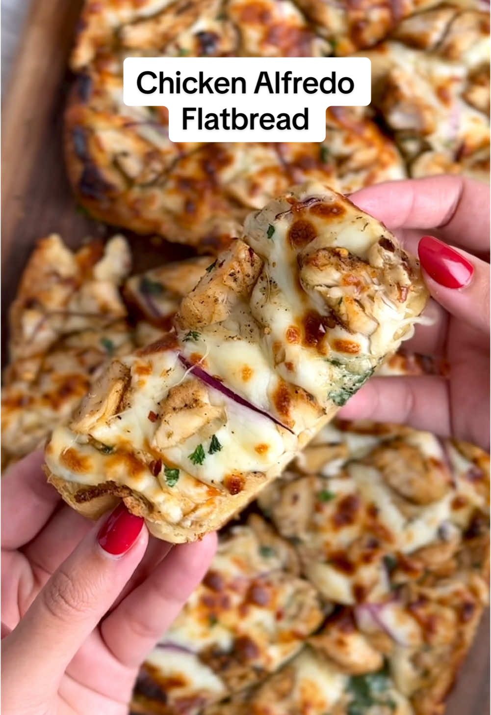 Excuse me, hi, you need this Chicken Alfredo Flatbread in your life. It is creamy, cheesy, crispy and so dang delicious. Put it on your holiday / Christmas menus and thank me later 🤤🤌 And yes, it really does taste better when made with my favorite @KING’S HAWAIIAN Original Hawaiian Sweet Rolls! #SliderSunday #KingsHawaiian #ad Find the full recipe linked in bio! https://bakewithzoha.com/easy-chicken-alfredo-flatbread/ #chickenalfredo #flatbread #chickenpizza 