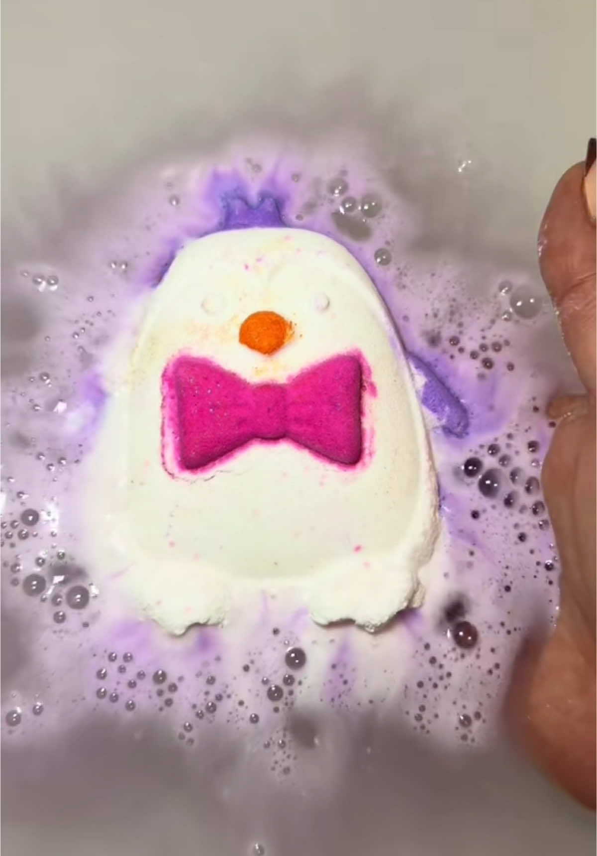 @LUSH penguin bath bomb from todays lush advent calendar! #fyp #foryoupage #viraltiktokvideo #lushcosmetics #lushcommunity #lush #exclusive #bath #bathbomb #penguin #advent #adventcalendar #lushbath #lushbathbomb 