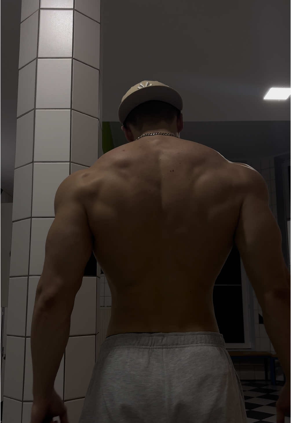 back is coming#gym #gotothegym #aesthetic #gymmotivation #esn 