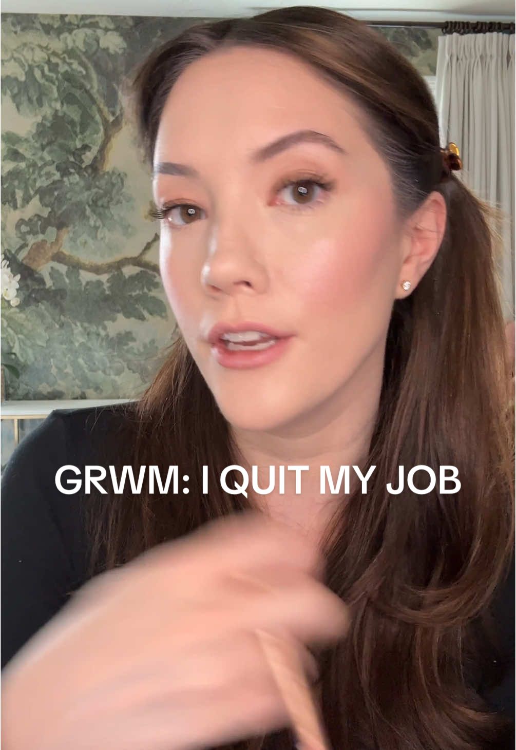 The fuzzies on my sleeves are paid actors looking for their sag card. #grwm #juicystar07 #iquitmyjob #everydaymakeup  @ELEMIS @BK Beauty Brushes @Estée Lauder @MERIT Beauty @Too Faced @Kosas @bareMinerals @Charlotte Tilbury @milkmakeup @Clinique 