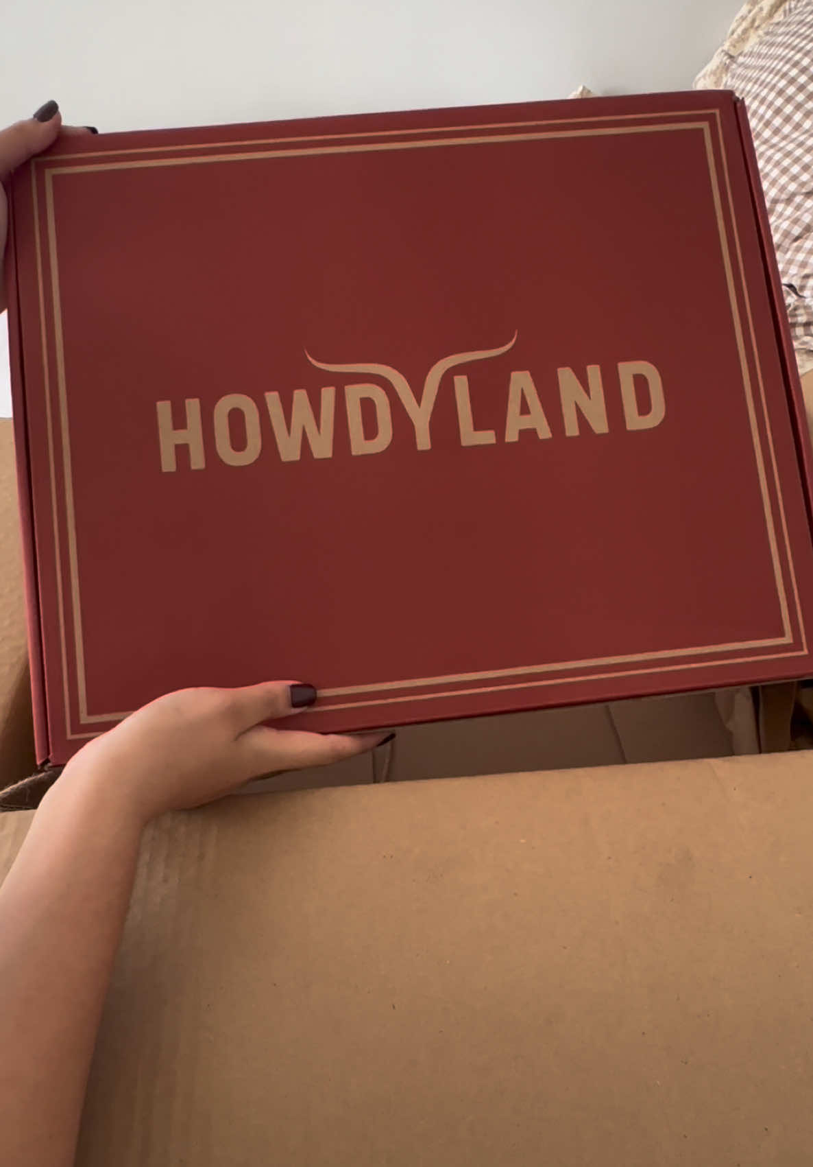 It’s like christmas came early! @howdylandshop for your cowgirl essentials 🤠👢#westernchic #howdylandstyle #westernfashion #outfitinspo, #cowboyboots #fringeoutfit #fringebelt #cowboybootsstyle #country #unboxing #unboxingvideo #outfithaul #cowgirls 