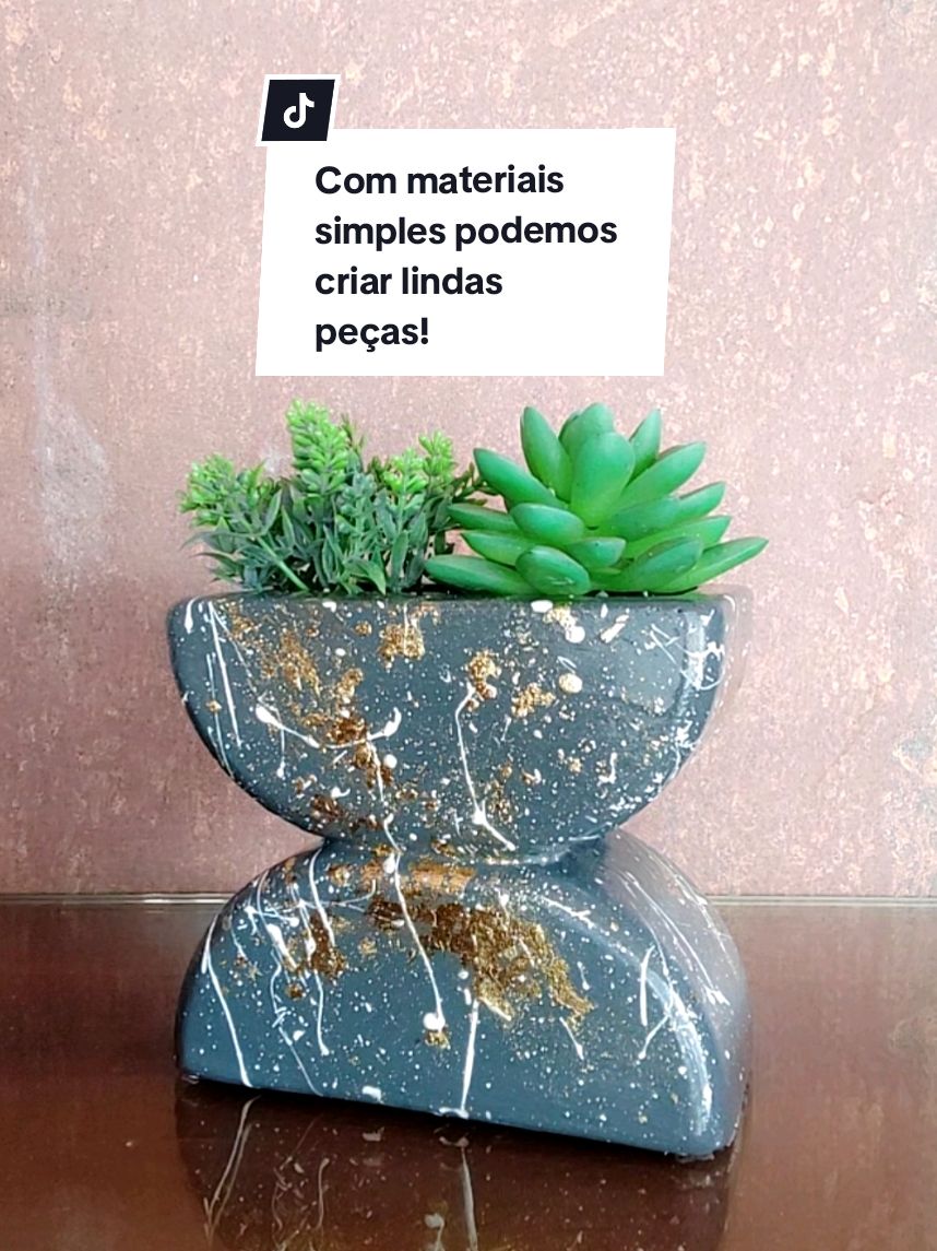 Olha só como eu fiz esse lindo vaso! Com materiais simples podemos criar lindas peças para decorar a nossa casa! Se inspire e faça você também!🪴 #facavocemesmo #vasodegesso #ideiascriativas #decoracao #fyppage #fypp #vaiprafy 