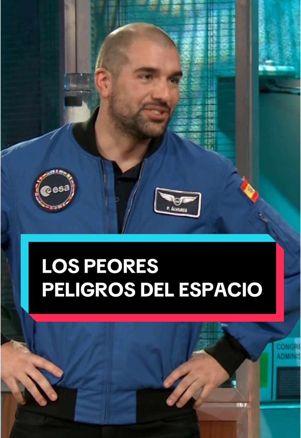 Es que te vuela un poco la cabeza pensar que estás ahí arriba y te tienes que enfrentar a todo tipo de situaciones en las que corre peligro tu vida.   #LaRevuelta #DavidBroncano #PabloAlvarez #Espacio #Astronautas #ESA #Quever #Teleentiktok #gravity