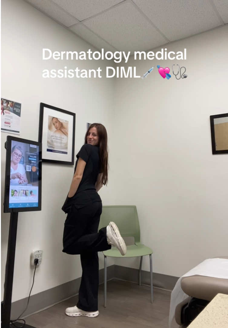 DIML as a dermatology medical assistant!!! #dermatology #medicalassistant #skincare #premed #diml #gapyear #creatorsearchinsights @CeraVe @LaRochePosayUS @EltaMD Skin Care @Aveeno @Neutrogena 