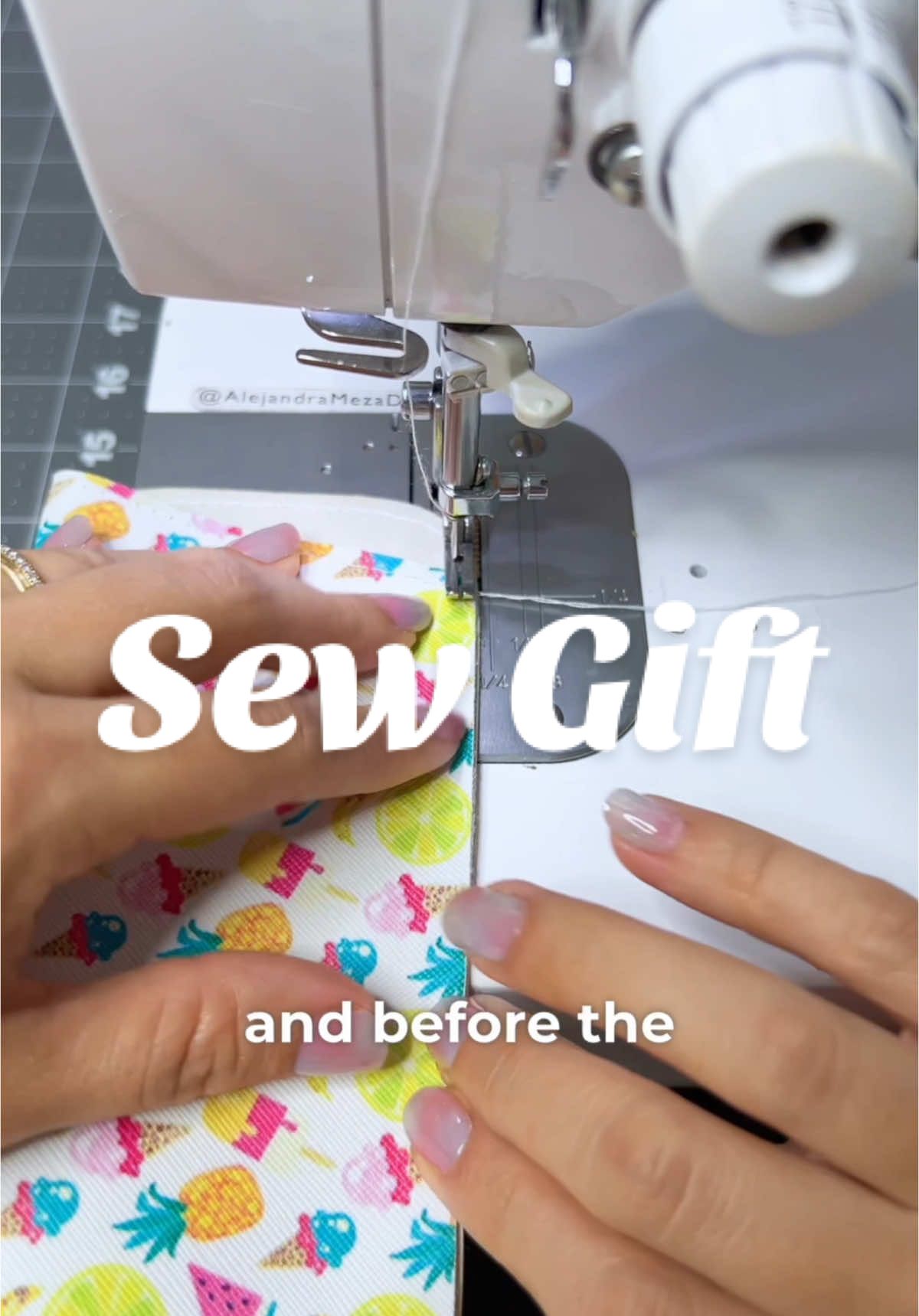 ✨Sew Gift✨ #sewingtiktok #diyer #costura #sewinghacks #hacks #lifehacks #costurafacil #howtosew #costuracreativa #costuraparaprincipiantes #tips #tipsandtricks #coser #howto #craft #sew #sewingtutorial 