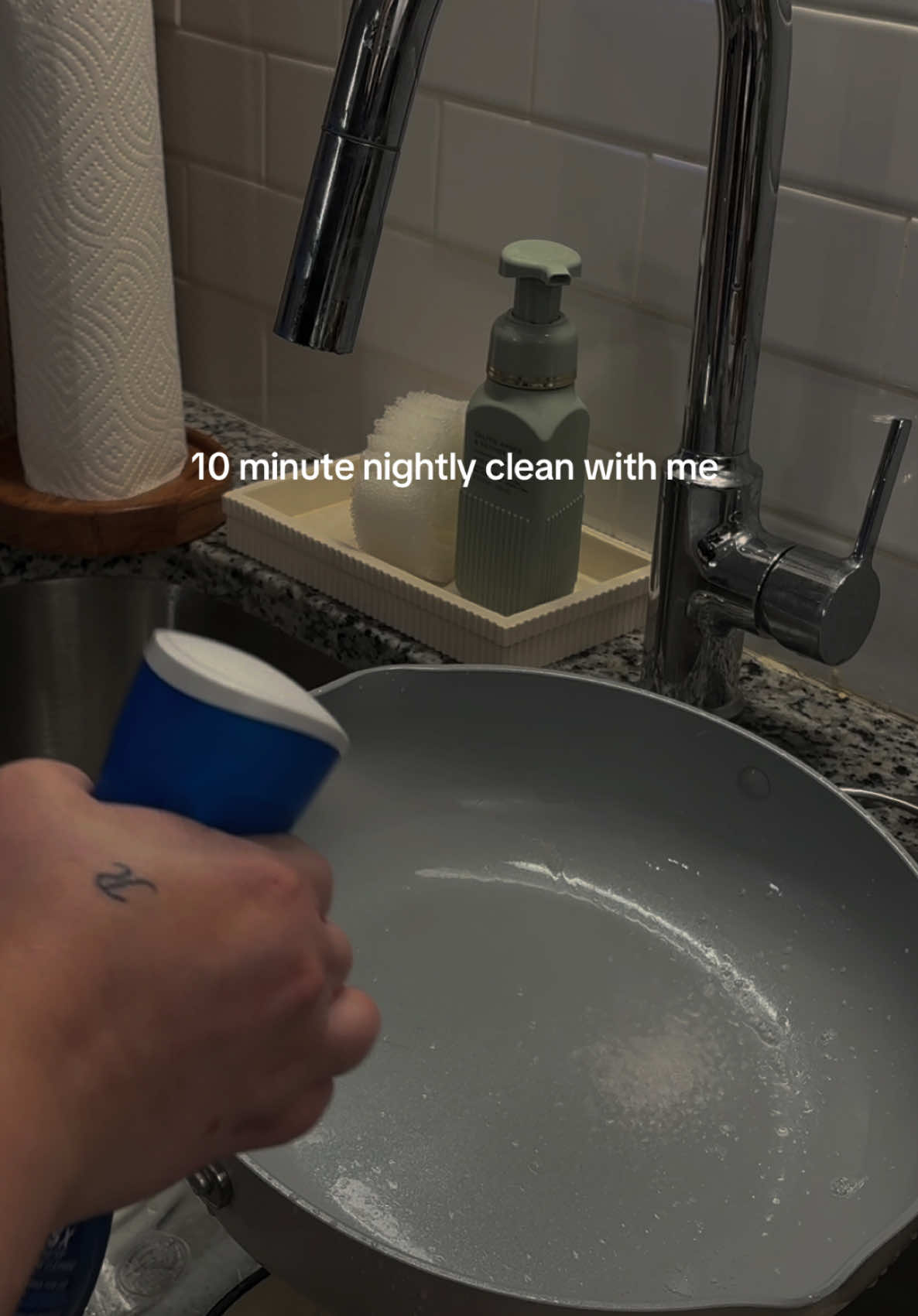 take 10 mins to clean and youll feel much better tomorrow 🫶✨ #creatorsearchinsights #asmr #asmrcleaning #cleaningmotivation #CleanTok #cleanwithme