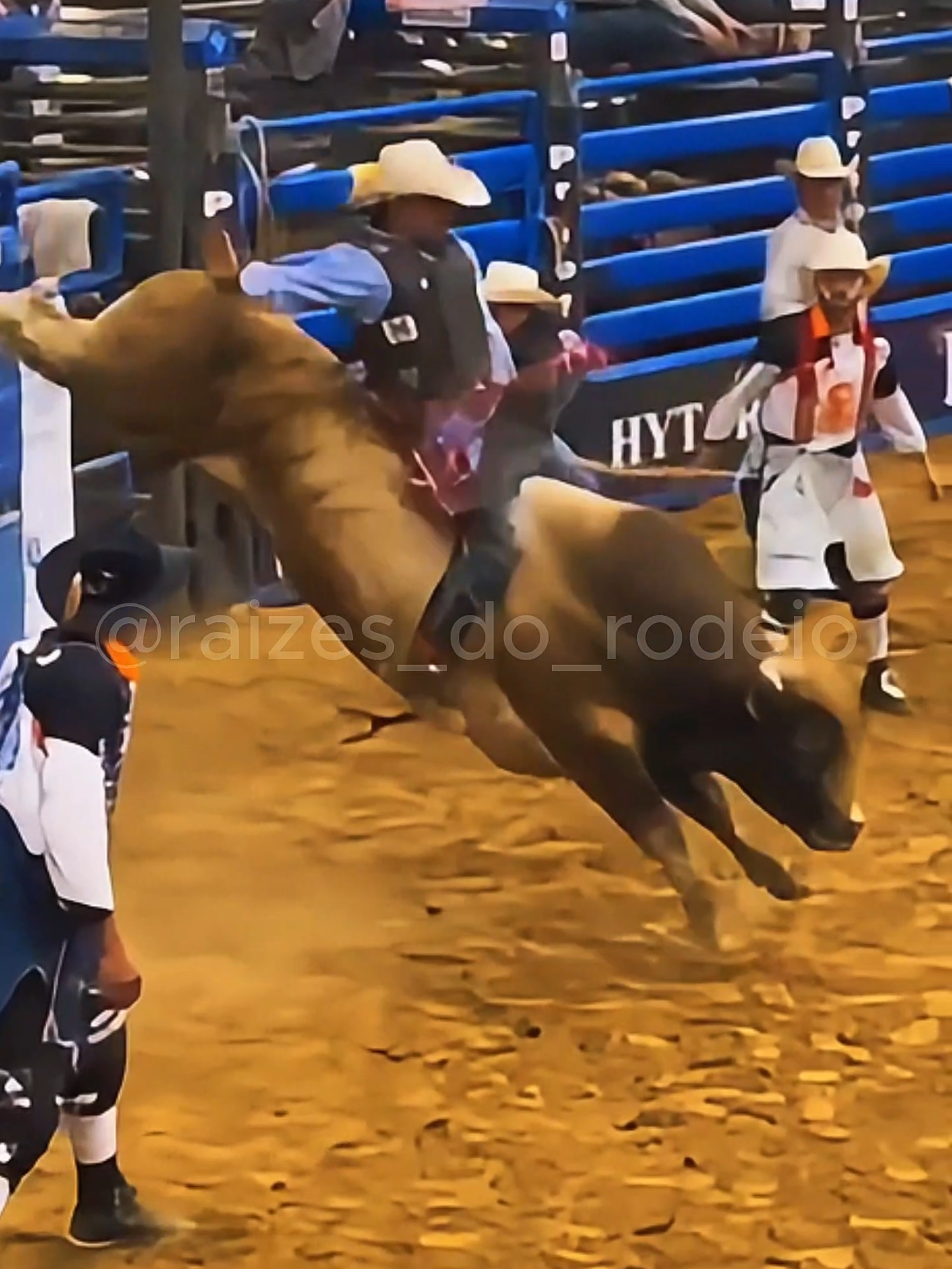 Só maquinas nos rodeios americanos! #rodeio #rodeo #rodeioemtouros #montariaemtouros #bullrider #bullriding #cowboy