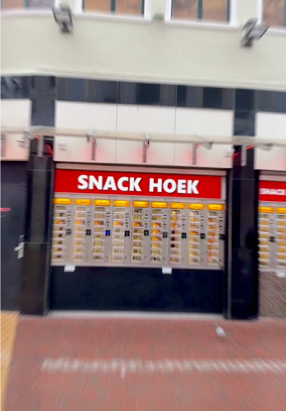 Snackmuur edit van de Snack hoek🔥 #snackbar #snacks #eierbal #snackmuur #snackhoek #groningen #aftereffects #adobeaftereffects