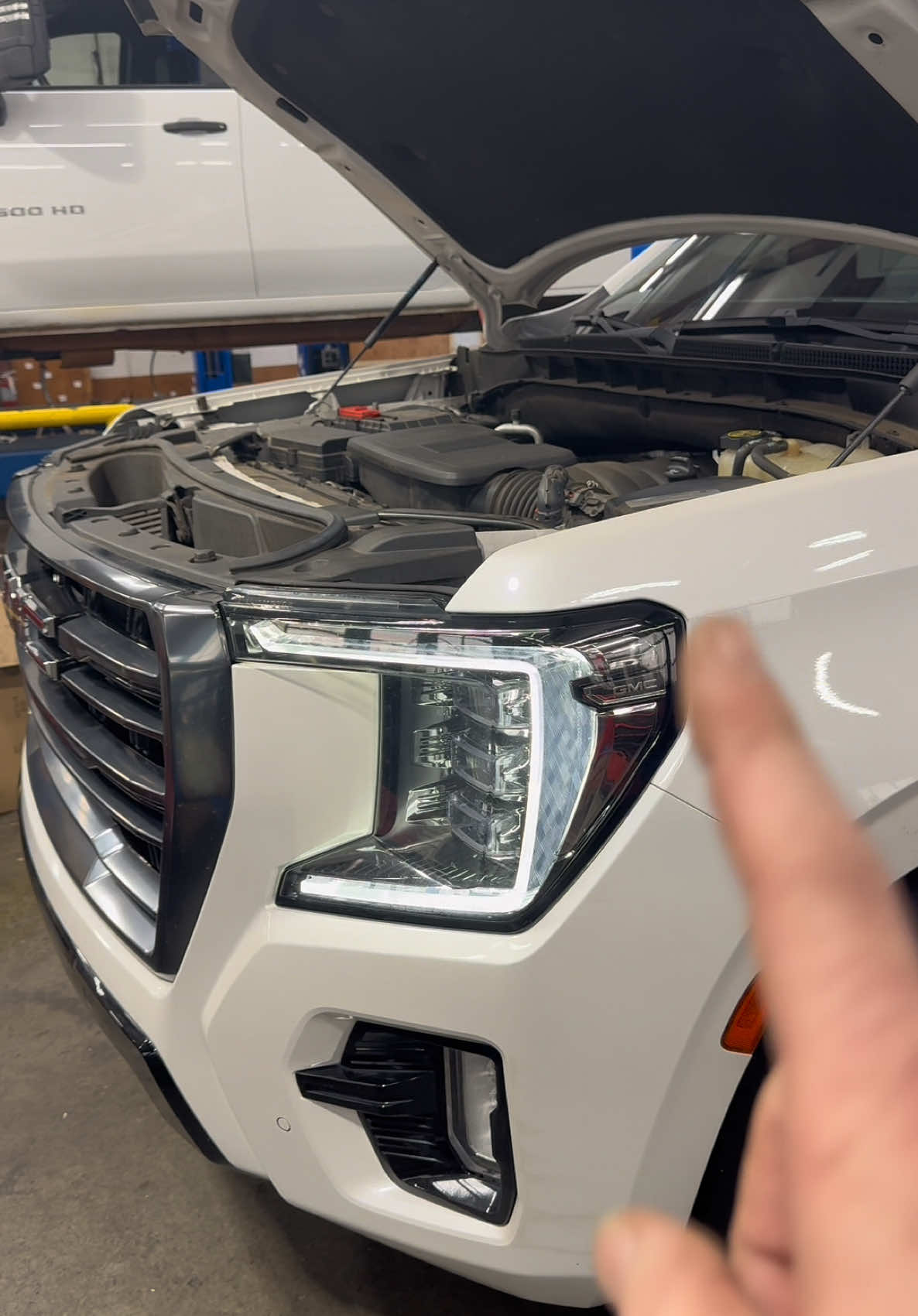 Taking short trips without allowing the engine to warm up to operating temperatures can cause oil consumption issues and sludge to build up inside the engine. #gm #gmc #yukon #2021 #oilconsumption #sludge #mechanicsoftiktok #technician #mechanic  