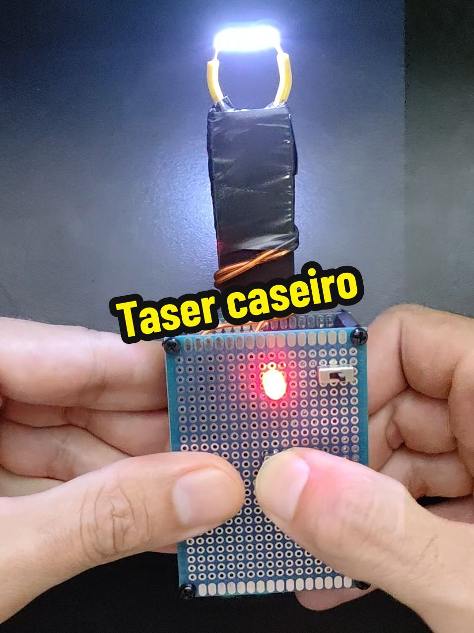 Taser caseiro @Testando Tecnologias  #taser #choque #hacker #eletricidade #testando #tecnologias #tutorial 