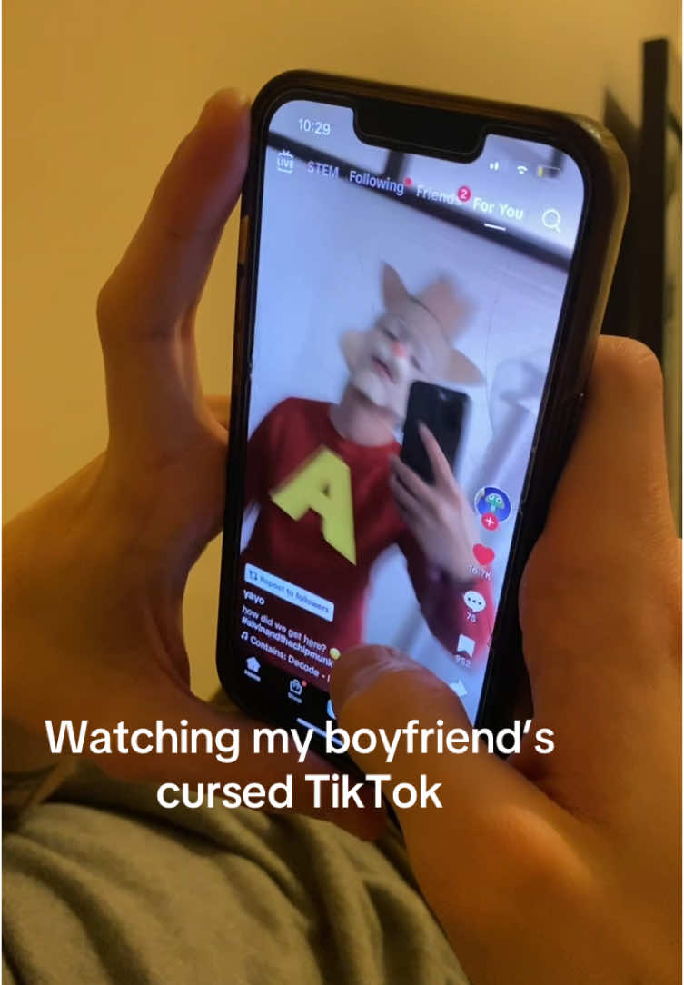 Watching my boyfriend’s cursed #fyp 🫦 #boyfriendgoals #cursedtiktoks 